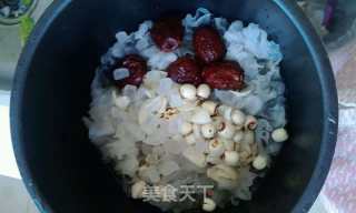 Jujube, Lily, Lotus Seed and Tremella Soup recipe
