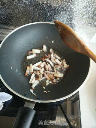 Stir-fried Pork with Garlic Seedlings Fungus recipe