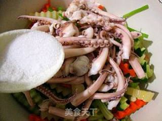 Refreshing Small Cold Dish---------【squid Mixed with Scallion Oil and Seasonal Vegetables】 recipe