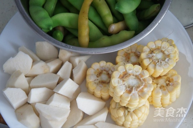 Corn and Taro Soup in Casserole Pot recipe