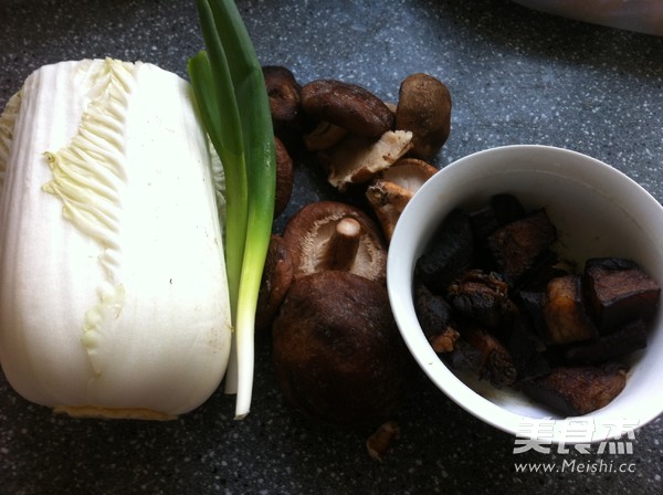 Steamed Dumplings with Mushrooms and Cabbage Cooked Meat recipe