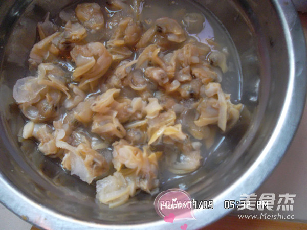 Fried Clam Meat with Loofah recipe