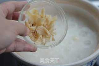 Lotus Seed Lily Strawberry Porridge recipe