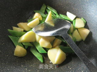 Carob and Potato Wide Noodles recipe