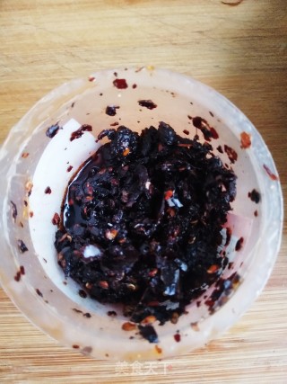 Celery Leaves Mixed with Shredded Radish recipe