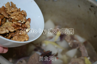 Stewed Lamb Chops with Walnuts and White Radish recipe