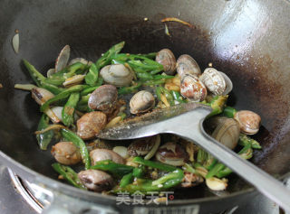 Spicy Stir-fried Flower Clams recipe