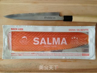 Salmon Sushi-to be Precise, It is Actually Maki&sashimi recipe