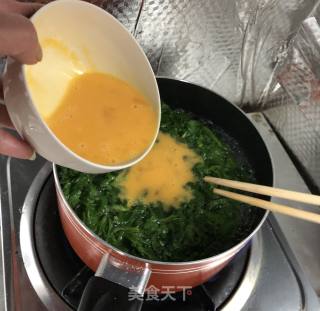 Chrysanthemum Leaf Egg Soup recipe