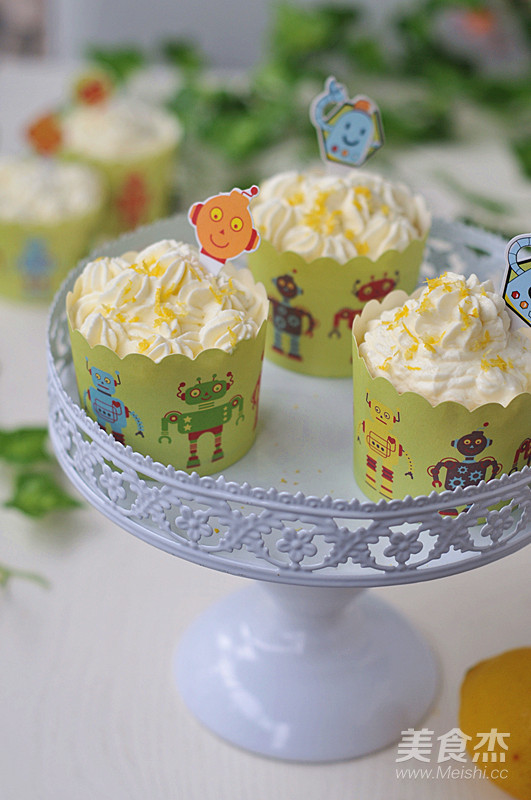 Fragrant Lemon Cupcakes recipe