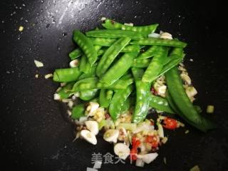 Scrambled Eggs with Snow Peas recipe