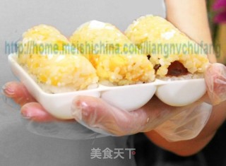 Japanese Style Two-color Delicious Seaweed Shaped Rice Ball recipe