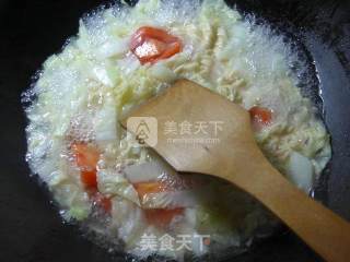 Rippled Noodles with Tomato and Cabbage recipe