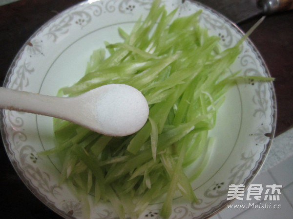 Saliva Pork Mouth Strips Mixed with Green Bamboo Shoots recipe