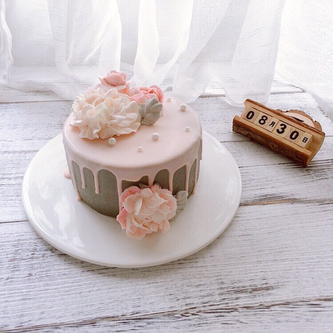 Aromatic Black Sesame Cream Cake Italian Cream Frosting Decorated with Glaze Cake recipe