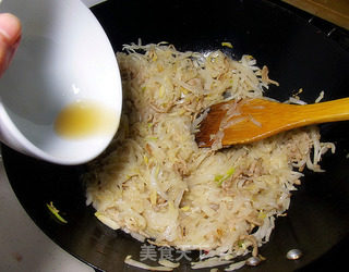 Fried Vermicelli with Sauerkraut recipe