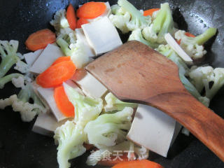 Carrots and Cauliflower Stir-fried Thousand Page Tofu recipe