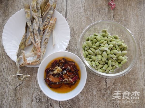 Mushroom Oil Mixed with Bamboo Shoots and Dried Edamame recipe