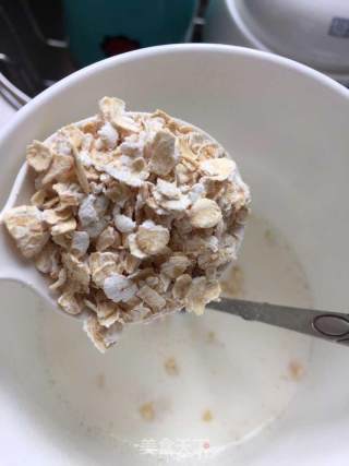 Milk Oatmeal and Wolfberry Bird's Nest Soup recipe