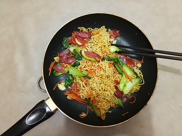 Fried Noodles with Sausage recipe