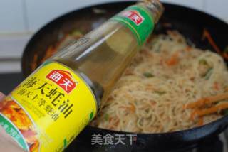 Stir-fried Chicken Noodles-home-cooked Fried Noodles Highly Praised by The Family recipe