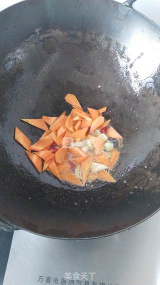 Stir-fried Bacon with Garlic Stalks recipe