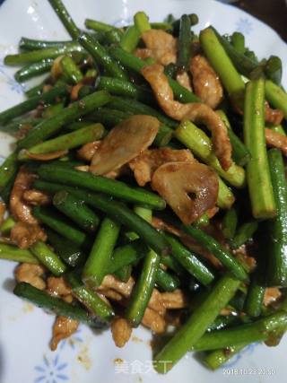 Stir-fried Pork with Garlic Sprouts recipe