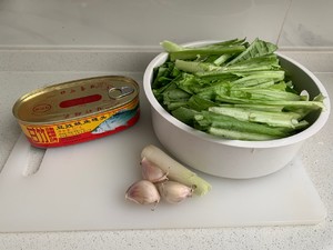 Lettuce with Tempeh and Dace in Oil recipe