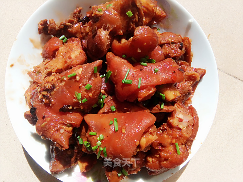 Marinated Pig's Trotters (color with Fried Sugar) recipe