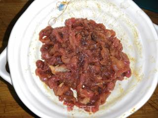 Stir-fried Shredded Pork with Cilantro and Carrots recipe