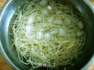 Stir-fried Chicken with Mung Bean Sprouts recipe