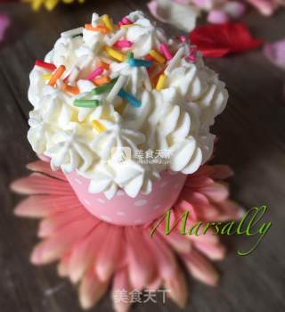 Cupcakes Decorated with Butter Cream recipe