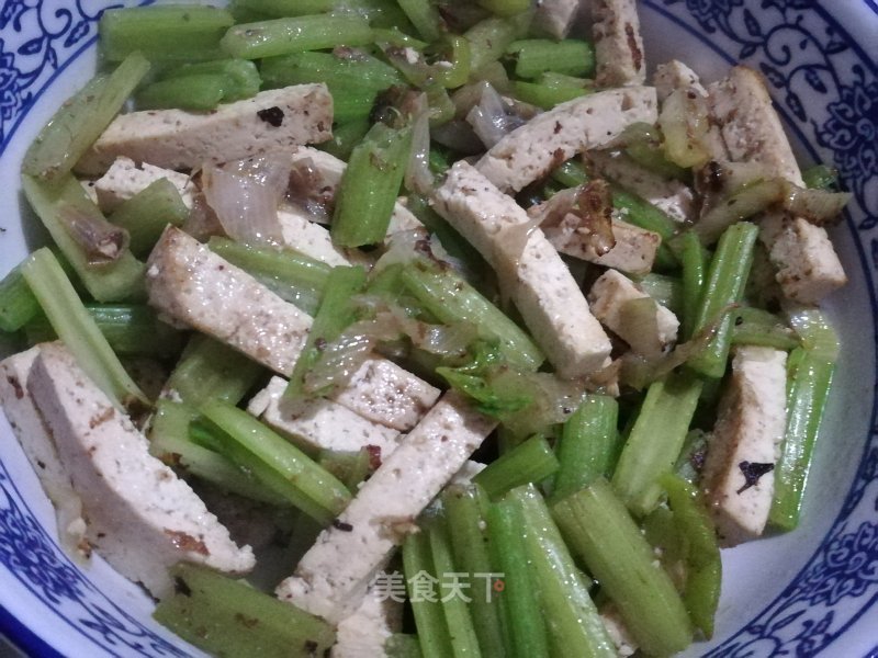 Stir-fried Tofu with Parsley recipe