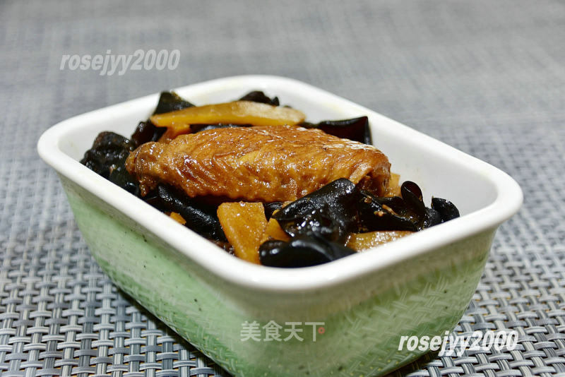 Braised Chicken with Fungus and Bamboo Shoots