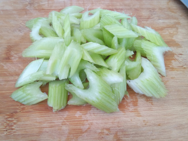 Stir-fried Celery with Fish Maw recipe