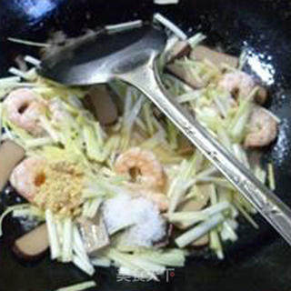 Scrambled Eggs with Shrimp and Leek Sprouts recipe