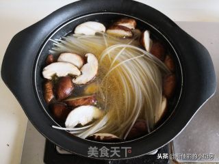 Rice Noodles with Mushroom and Chicken Soup recipe