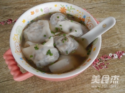 Dried Bamboo Shoots, Fungus and Fresh Meat Wontons recipe