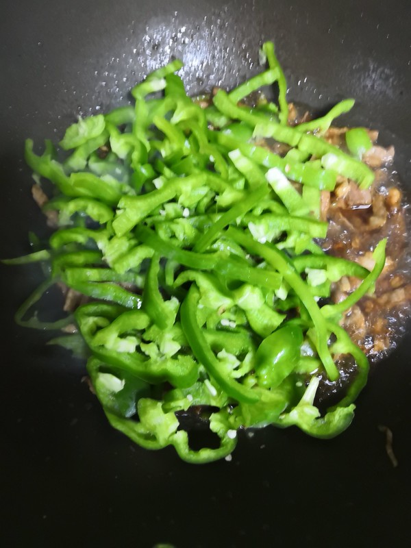 Stir-fried Shredded Pork with Green Pepper recipe