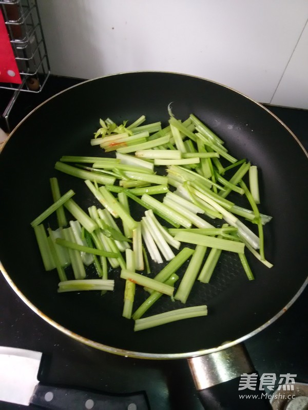 Celery Stir-fried Beef recipe