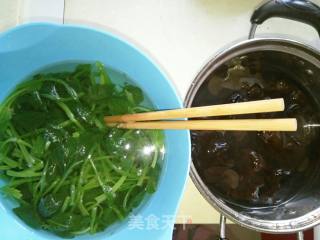 Spinach with Fungus recipe