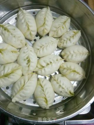 Leek Stuffed Wheat Ear Buns recipe
