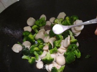 Stir-fried Pork Head with Broccoli and Pleurotus recipe