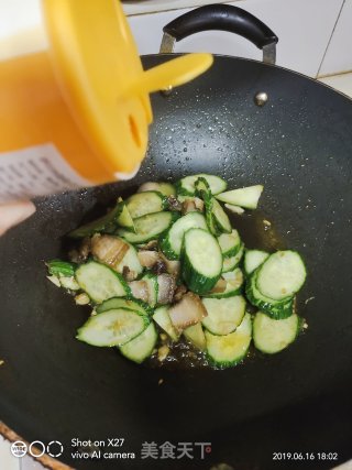 Fried Cucumber with Sliced Pork recipe