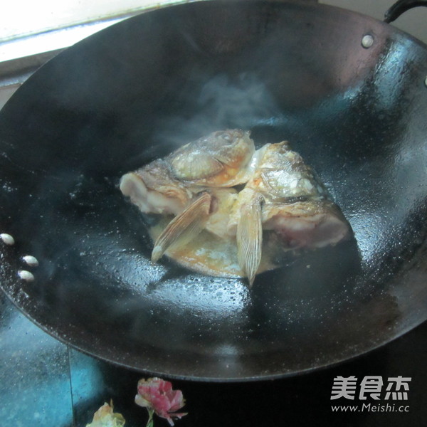 Fish Head Stewed Noodles recipe