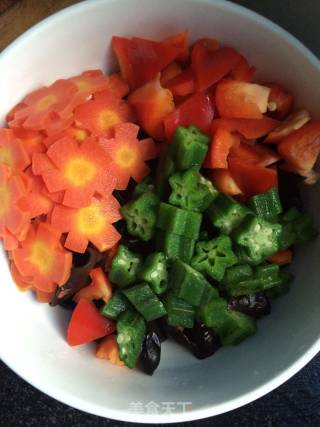 Seasonal Vegetables Mixed with Fungus recipe