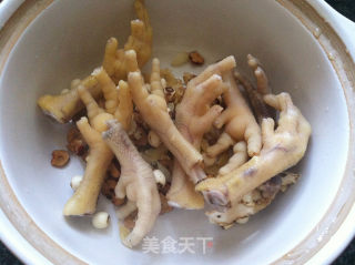 Chicken Feet Soup with Angelica and Red Dates recipe