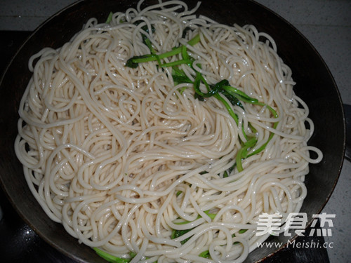 Fried Noodles with Shredded Pork and Carrots recipe