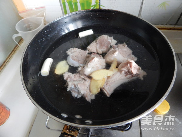 Tomato Pork Ribs Hot Pot recipe