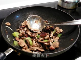 Three Mushroom Fried Pork recipe